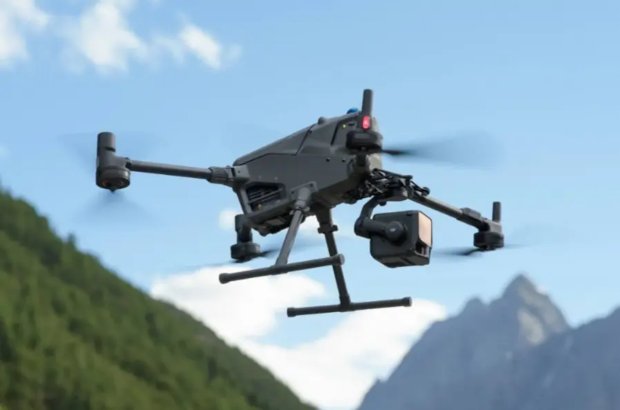 DJI Matrice 400 Mapping Plus L3, D-RTK 3, 3× Batteries, Charger, RTK Case & Launch Pad 8