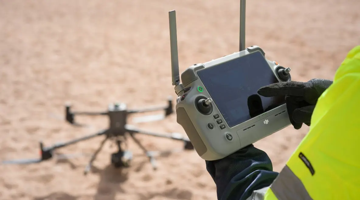DJI Matrice 400 Ready-to-Fly 3× Batteries, Charger & Launch Pad 5